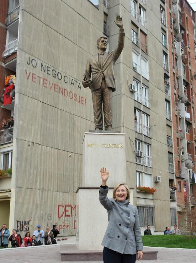Monument for Bill Clinton in Kosovo